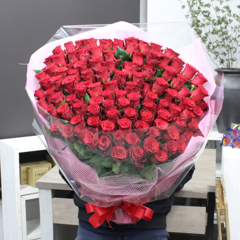 ご紹介 プロポーズにバラ108本の花束をお作りさせていただきました 大阪府吹田市江坂の花屋さんのmoriya